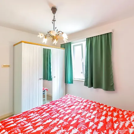 Lemon Tree Apartment
