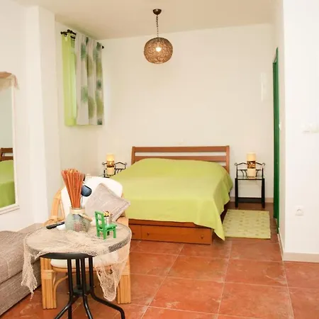 Lemon Tree Apartment *