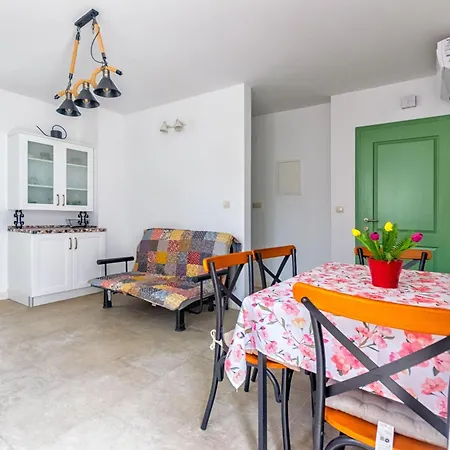 Apartment Lemon Tree
