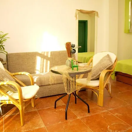 Lemon Tree Apartment *