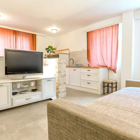 Lemon Tree Apartment