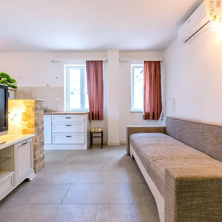 Lemon Tree * Postira