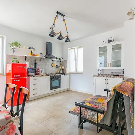 Lemon Tree Apartment *