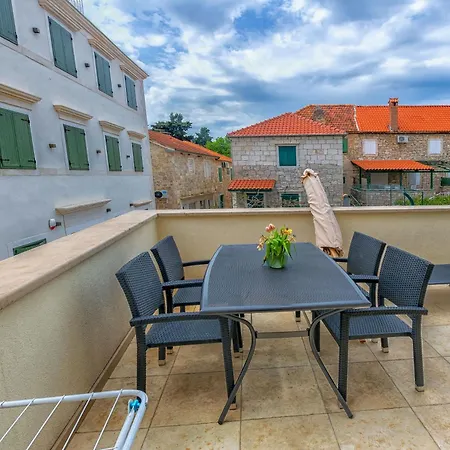 Lemon Tree Apartment *
