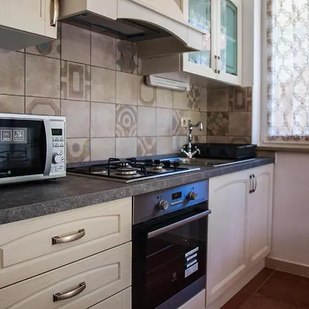 Lemon Tree Apartment *